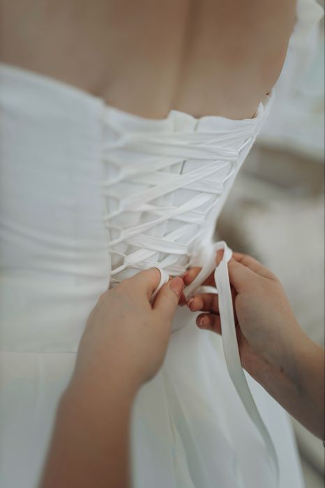 Продаж весільної сукні