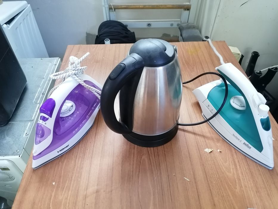 Утюг. Обигривач. Чайник. Доска для сушки.