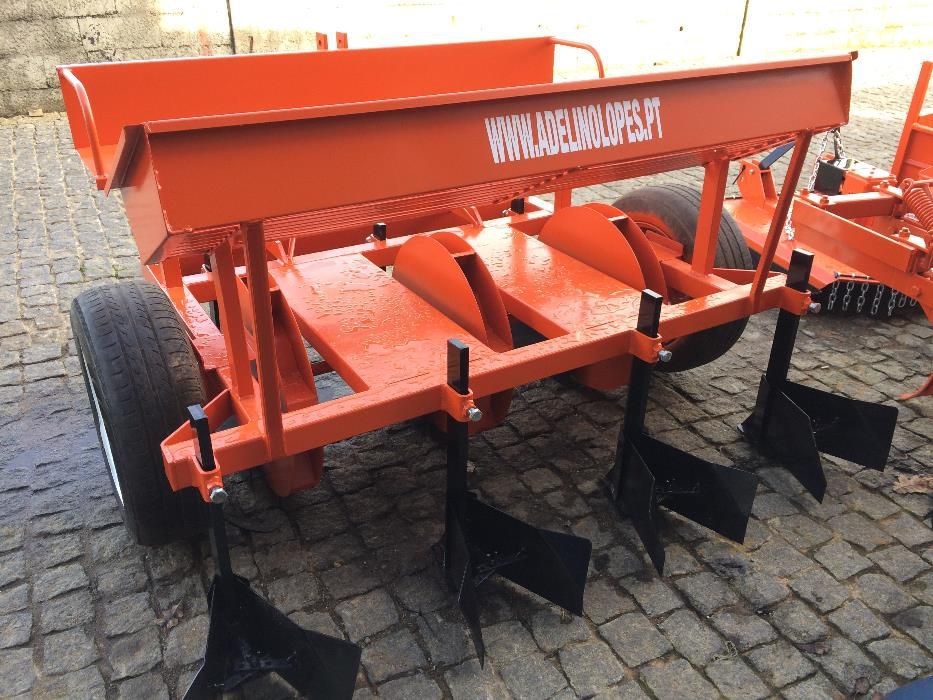 Vendo semeador plantador de batatas 3 linhas novo