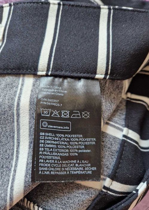 Стильні укорочені штани у смужку