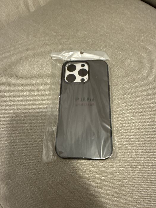 IPhone 16 Pro Etui czarne, polprzezroczyste