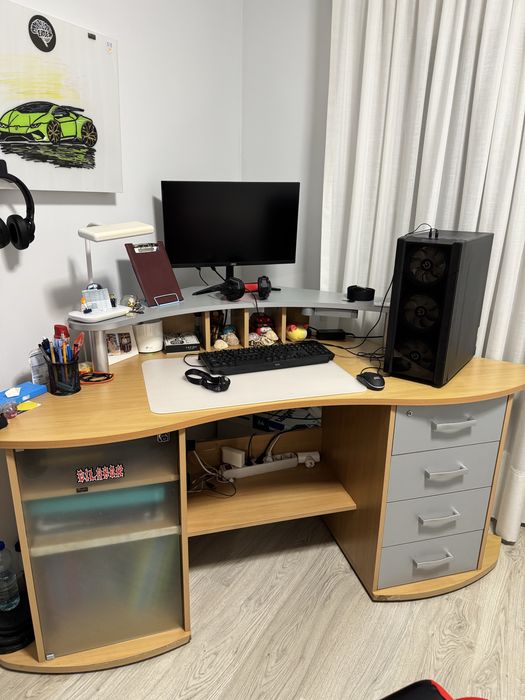 Secretaria de canto para estudos e/ou computador