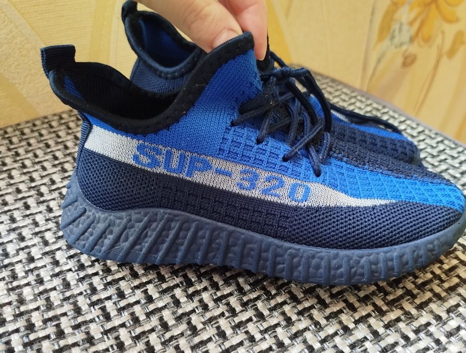 Весняні кросівки, красовки, мокасини