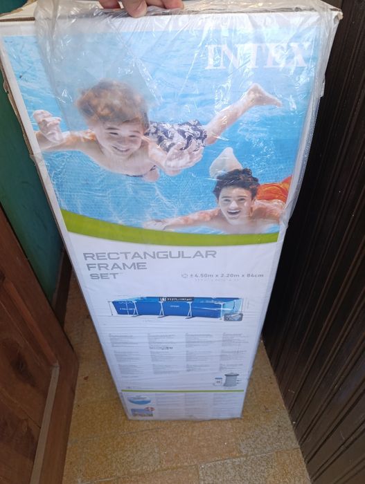 Vendo piscina INTEX desmontavel rectangular   como nueva !!!