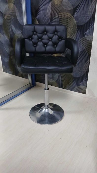 перукарське крісло візажиста  крісло для бровиста стілець барний