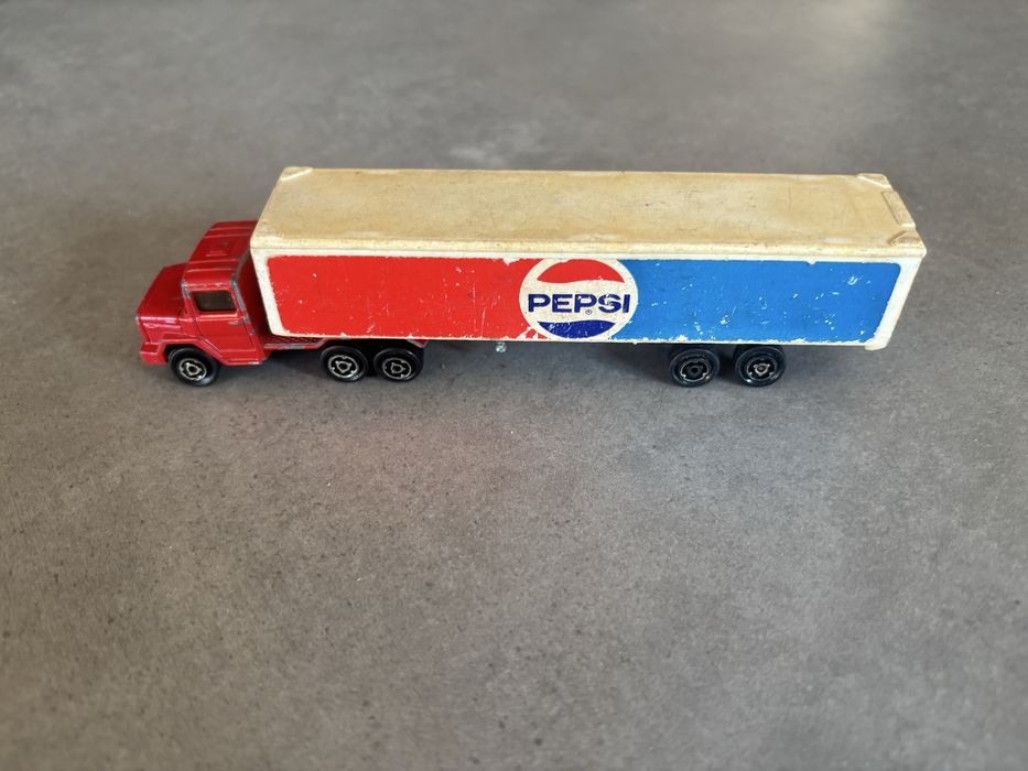 Model Resorak Majorette Ciężarówka Saviem Pepsi made in France