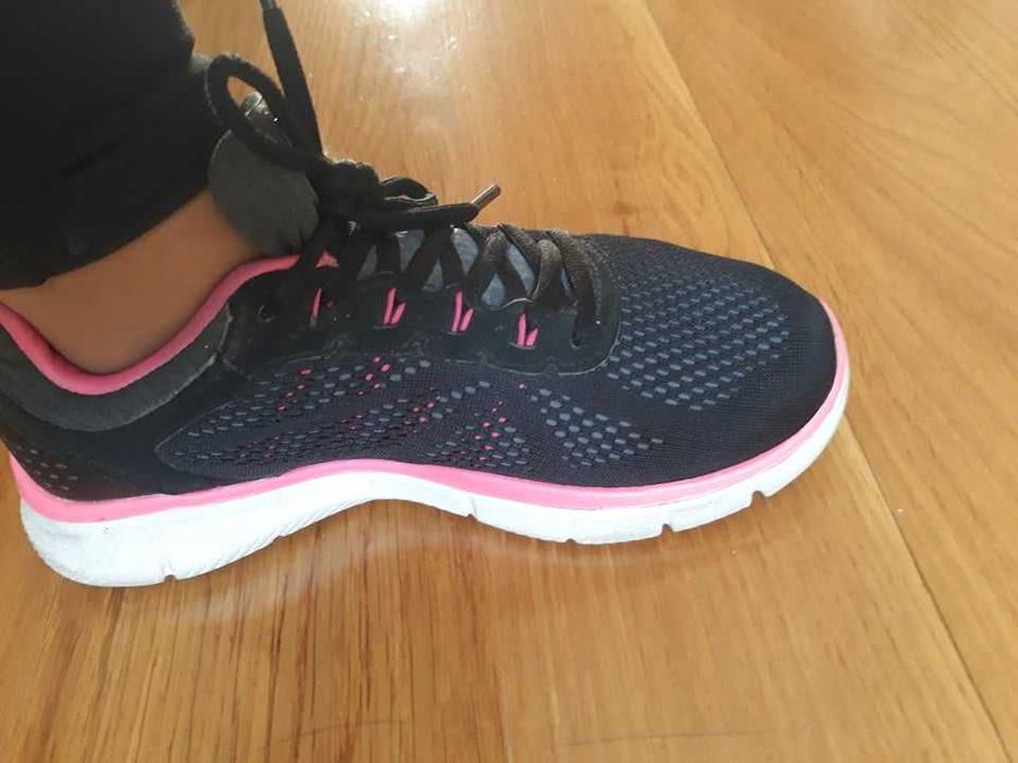Sapatilhas skechers gel top pretas e rosas