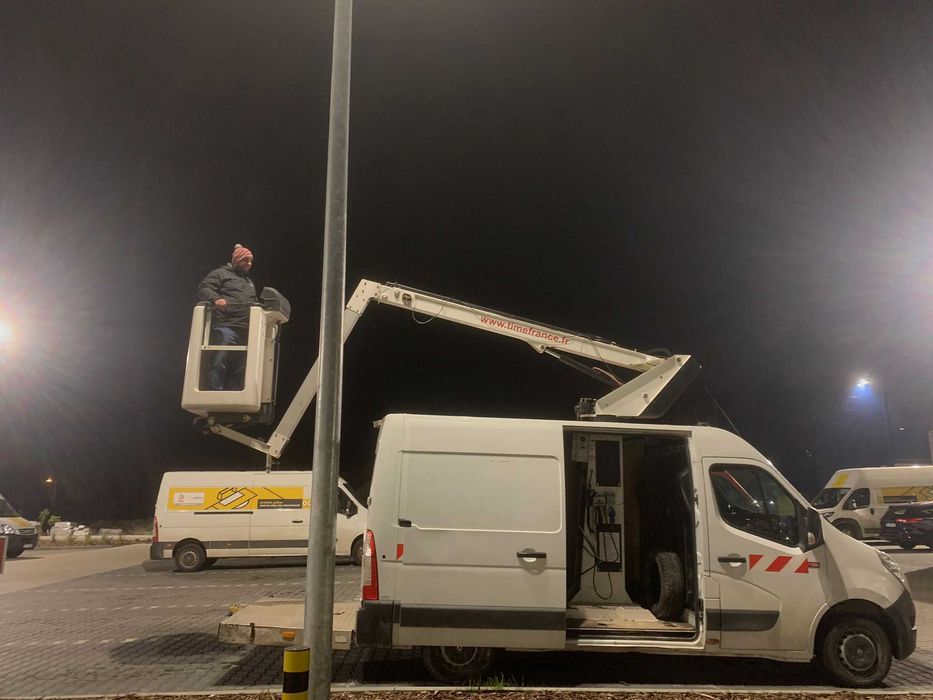 Podnośnik Koszowy Zwyżka Wynajem mycie elewacji wycinka drzew Montaż