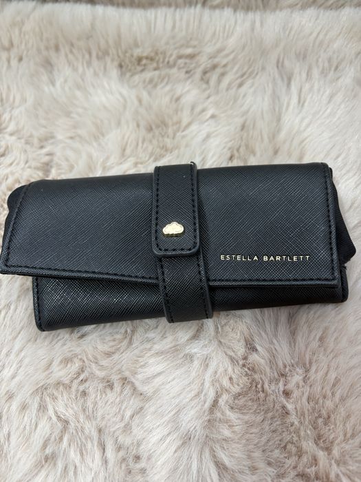 Estella Bartlett mini etui na biżuterię