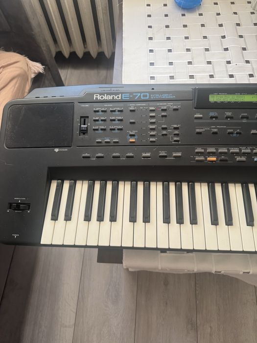 Keyboard Roland E-70