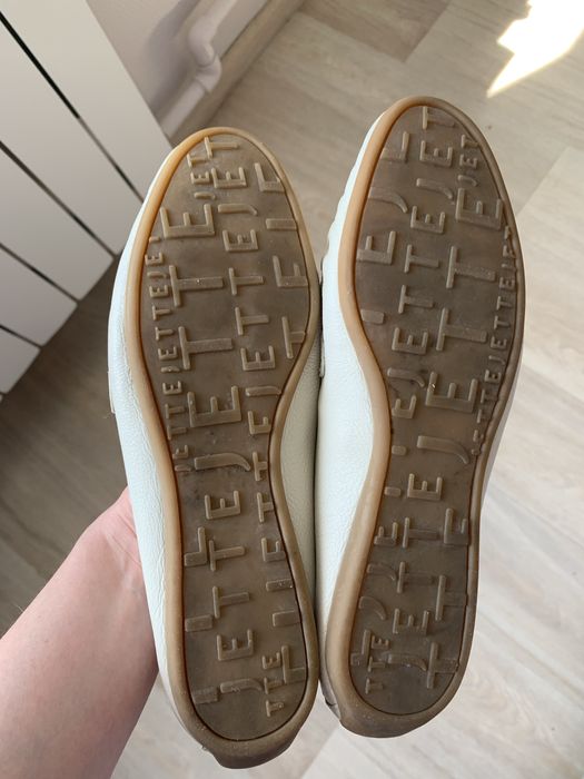 Молочные кожанные туфли ( светлые мокасины) от jette.