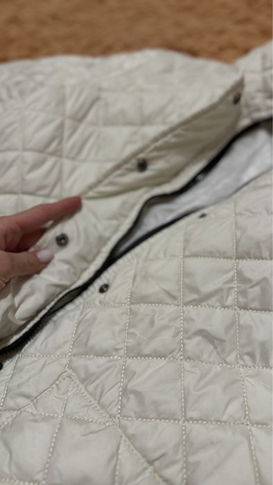 Демісезонна жіноча куртка