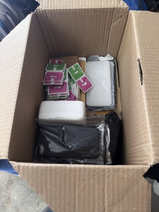 Selling a batch of phone cases and screen protectors64584622242434121