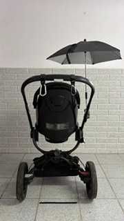 Carrinho Quinny Moodd Preto - Black com Chapéu de Sol