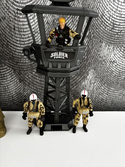 Іграшки військова техніка