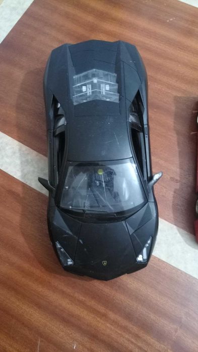 4 carros de colecção (3 Ferraris)
