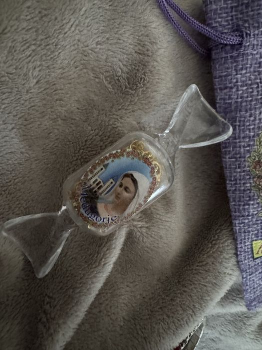 Rożaniec z Medziugorie i branzoletka z matka boska i etui