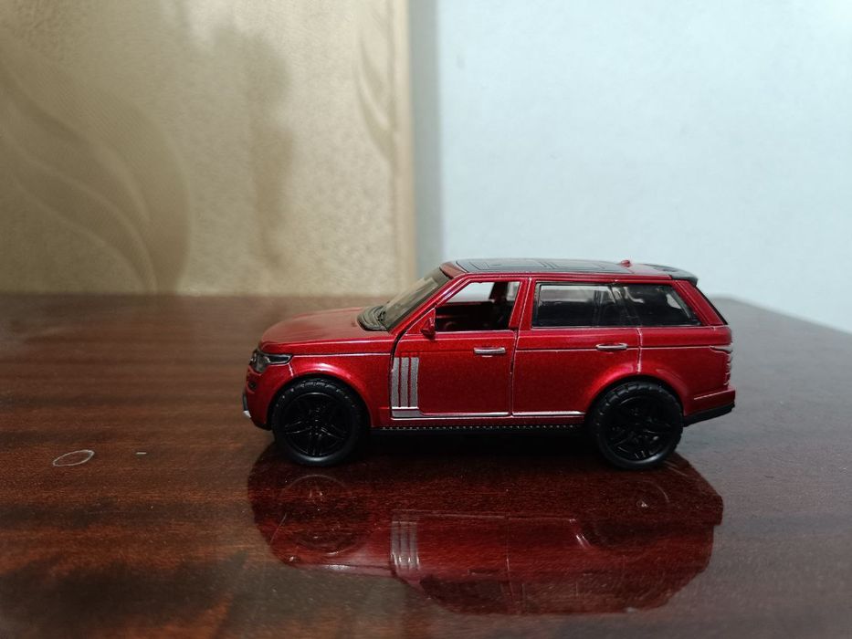 Модель Range rover (игрушечная)