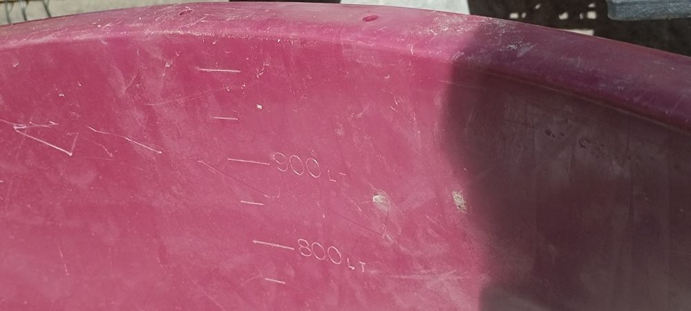 Lagar plástico de 1000L. Usado uma vez.