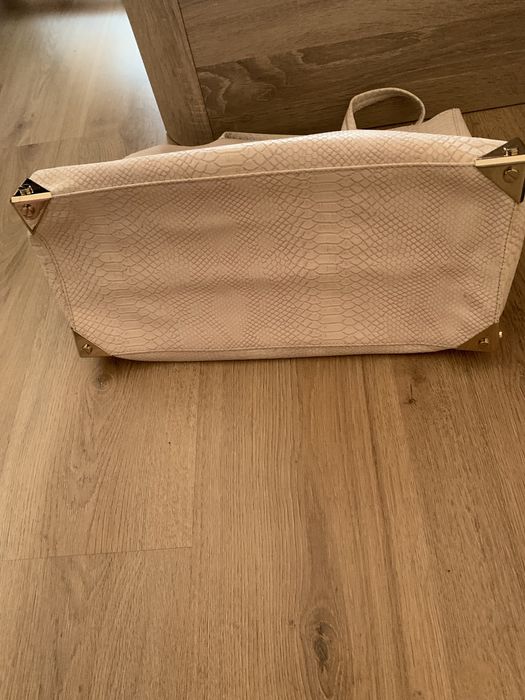 Mala Guess nova com pochete rosa