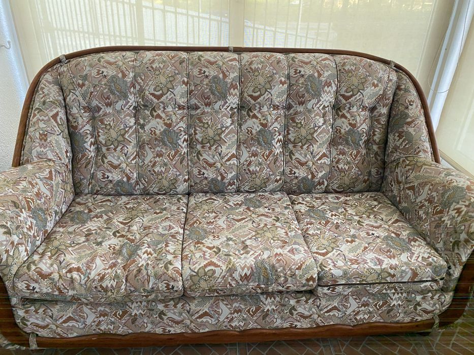 Vendo sofa cama e duas poltronas