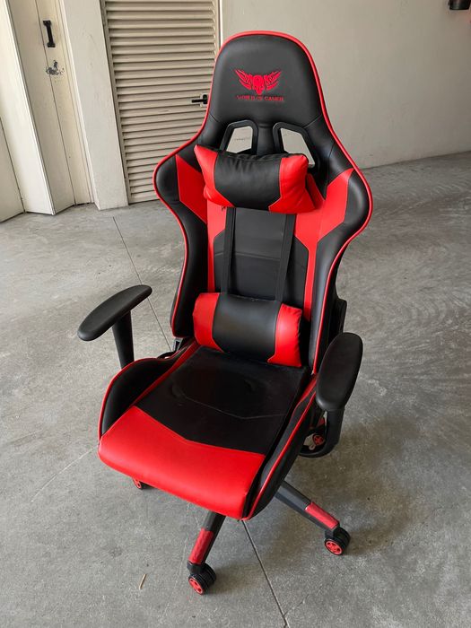 Cadeira gamer vermelha e preto