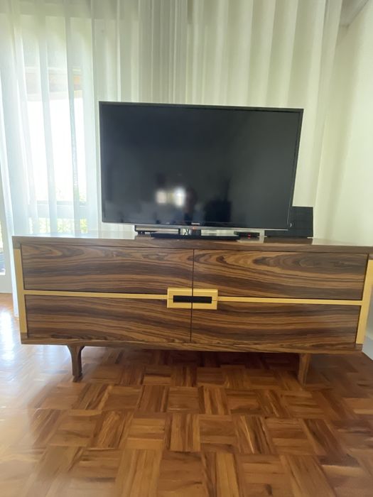 Sideboard em madeira de duas cores, exclente qualidade