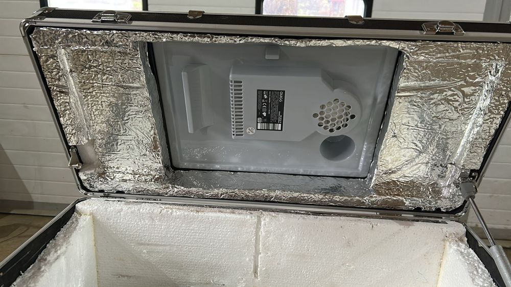 A втомобільний Холодильник 12v/ 220 v.холод/ темло