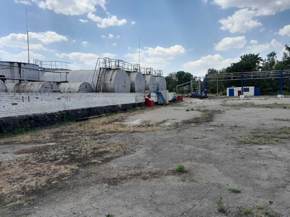 НА ПРОДАЖ: Діюча нафтобаза з під’їзною колією, повний комплекс.