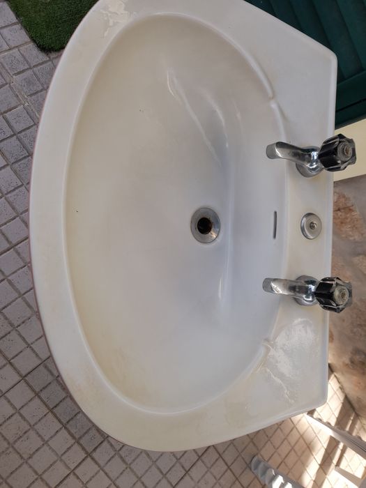 Lavatório de pé como novo