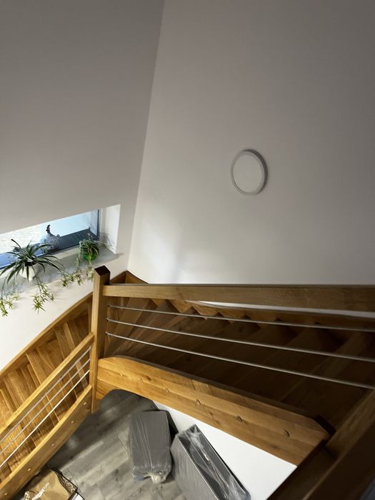 Schody drewniane samonośne i na beton remont balustrada stal
