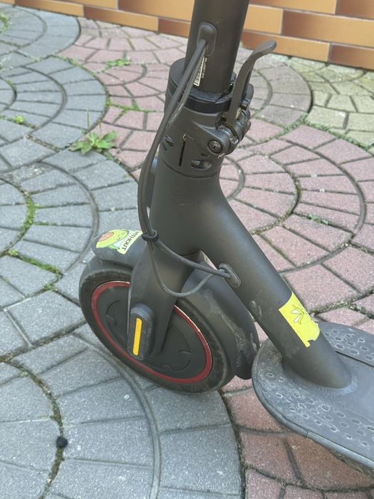 Продам електросамокат MI Electric Scooter Pro 2