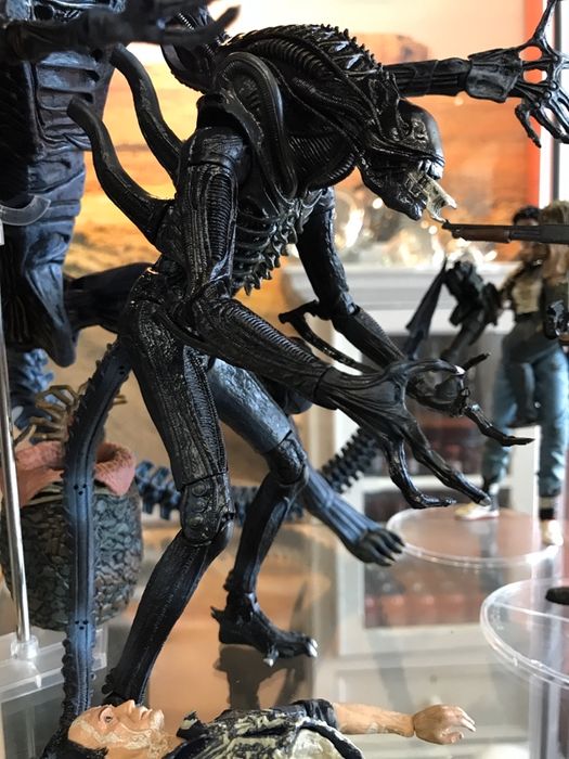 Figura filme aliens da Neca nova em caixa