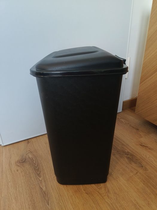 Caixote do Lixo Preto com Pedal