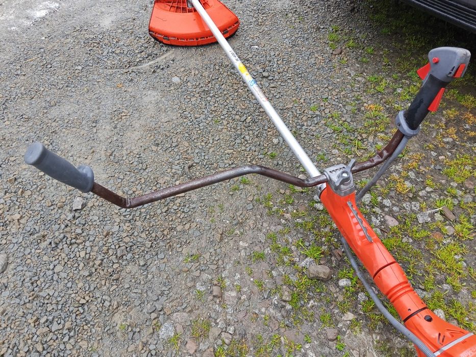 Podkaszarka oleo mac bc 400 t