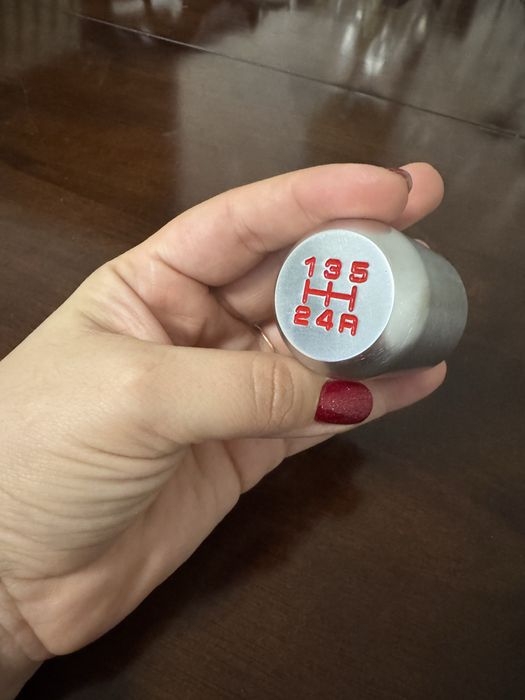 Насадка на ручку коробки передач в машину