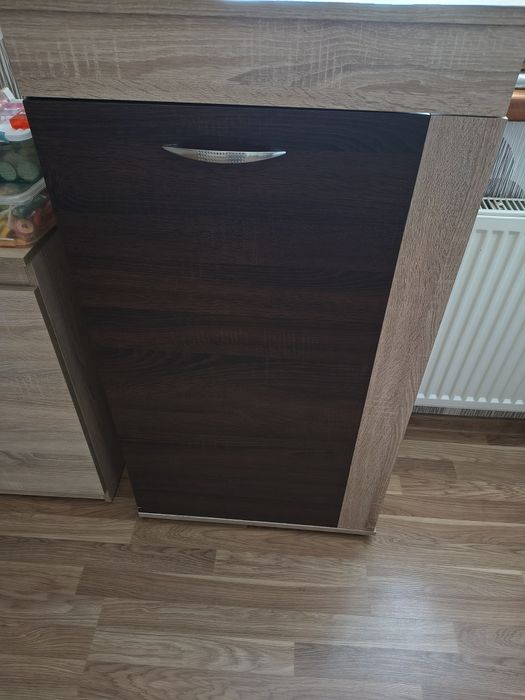 Szafka stojąca do pokoju