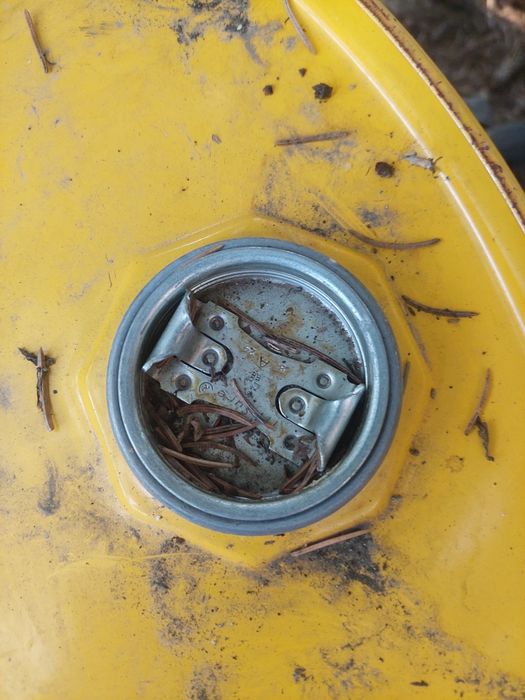 Sprzedam beczkę metalową w bdb stanie