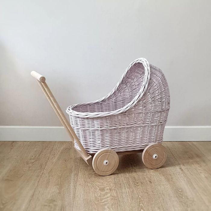 Wozek wiklinowy dla lalek niski pastelowy róż handmade