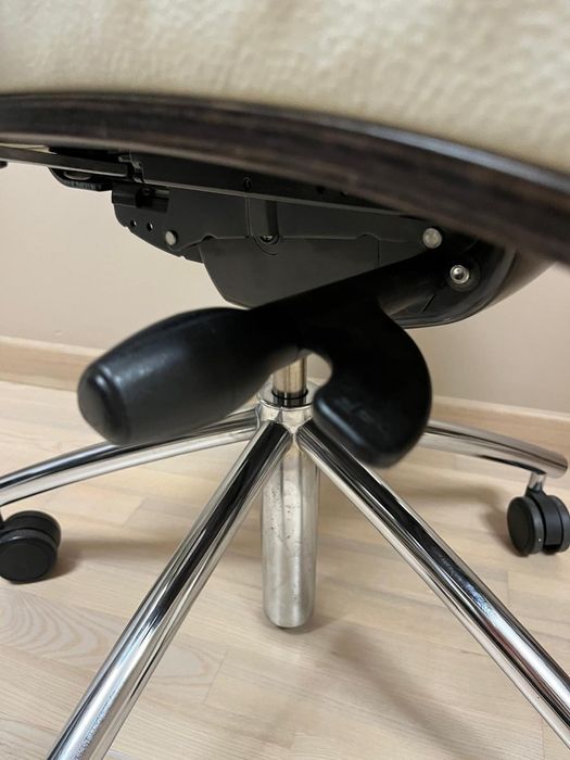 Krzesło biurowe obrotowe skórzane