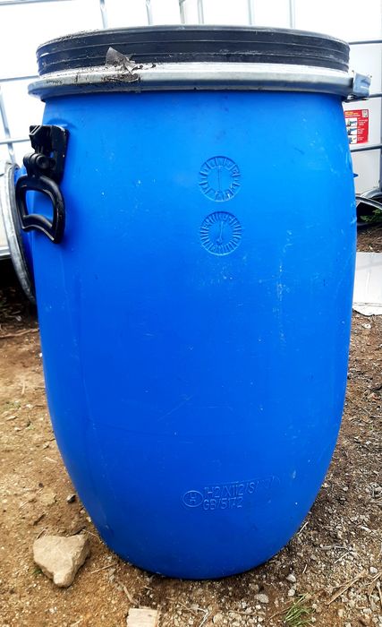 Vendo Bidons de plástico 30L , 60L, 120L e 250L c/ novos