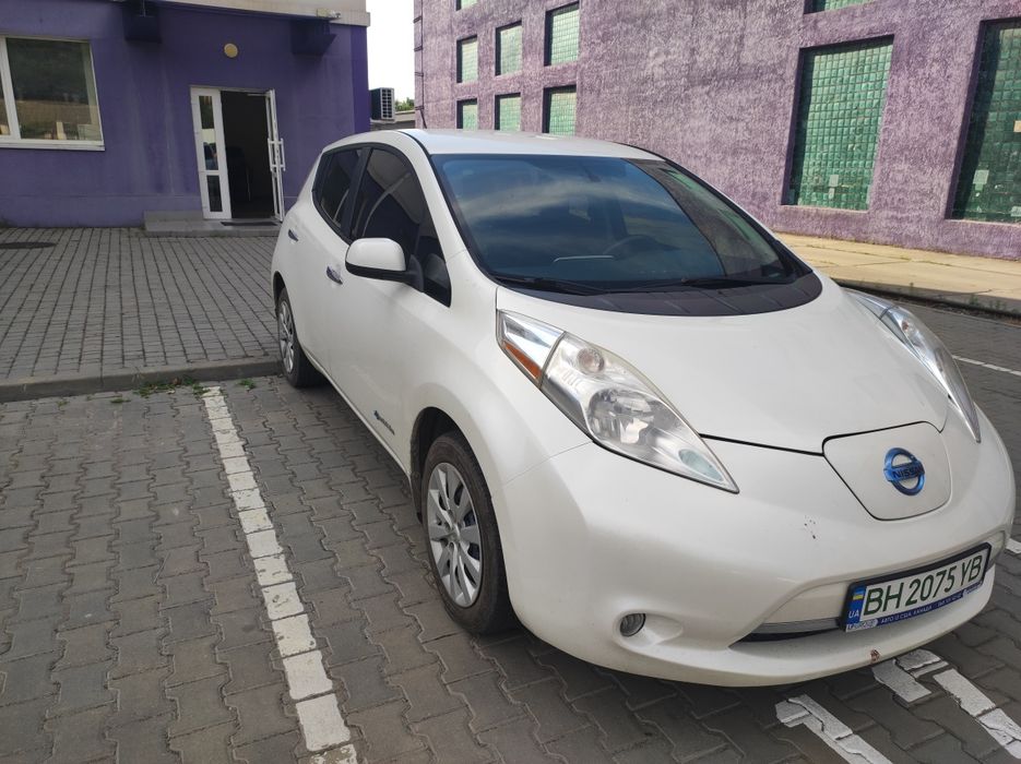 Nissan leaf 15 року