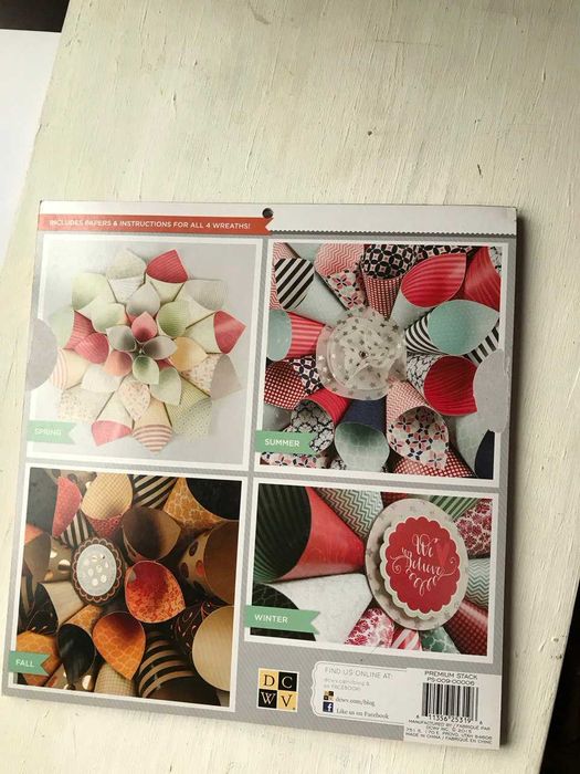 Набор для создания 4 венков к праздникам (DCWV Project Stack)