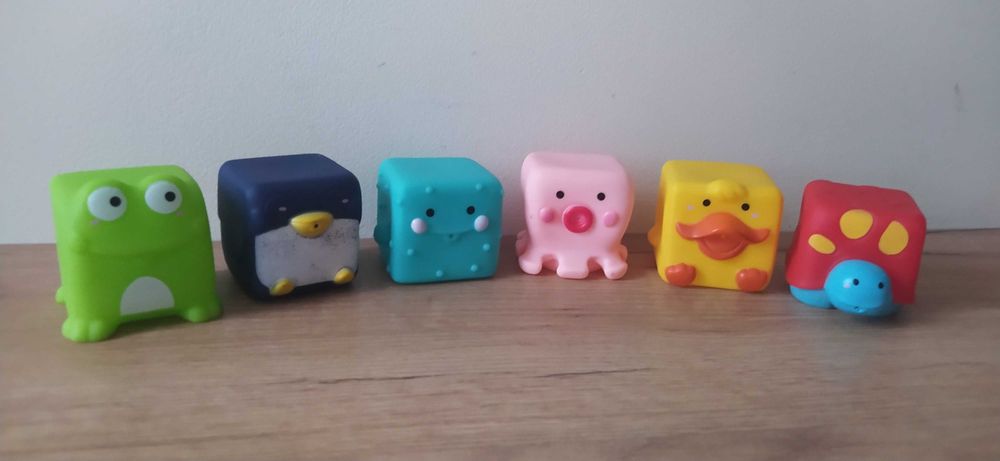 Zwierzątka gumowe kostki sensoryczne do kąpieli 12m+ Smiki Smyk
