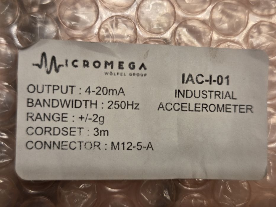 przemysłowy akcelerometr (czujnik przyspieszenia) o modelu IAC-I-01,
