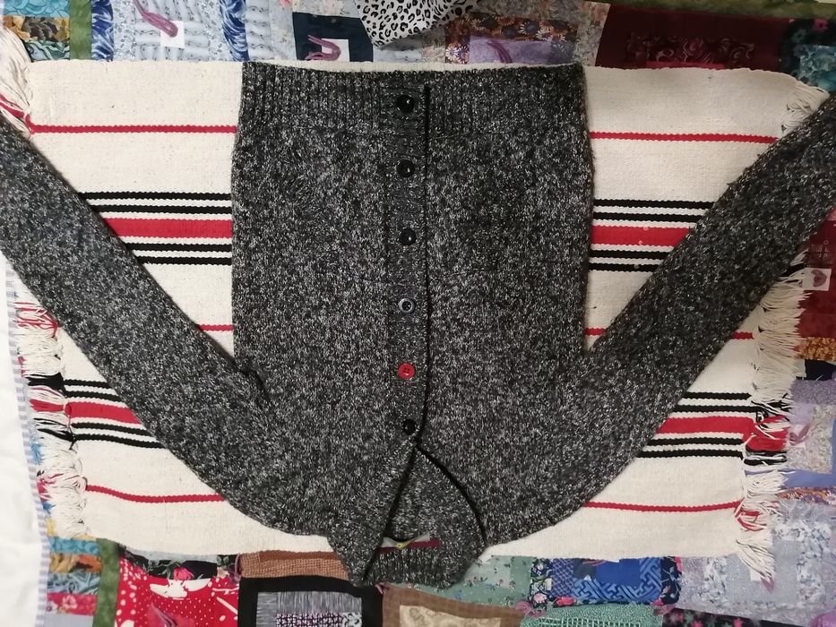 Продам серый кардиган кофту на девочку 9-10 лет, р.134-140 см.