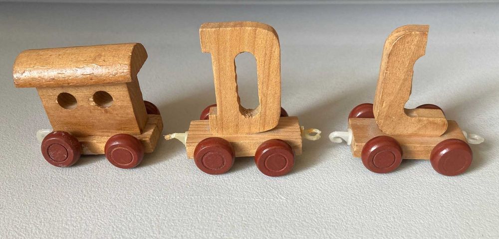 Comboio de Letras de Madeira