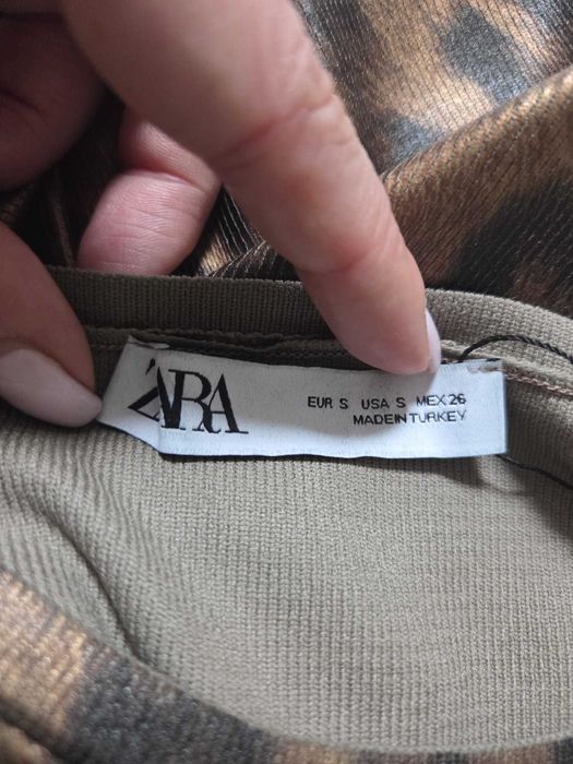 Sukienka tuba w panterkę Zara