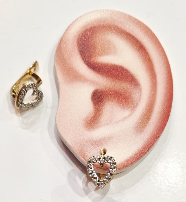 Золотые серьги с бриллиантами. ct 0,28  4,39 грм
