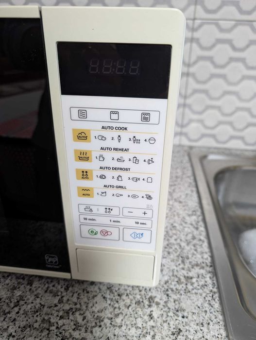 Micro-ondas LG MH6042D – 700 W | Bom estado